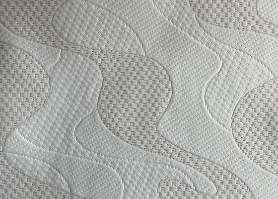 La microfibra pesada de la tela del colchón del poliéster grabó en relieve la tela de tapicería